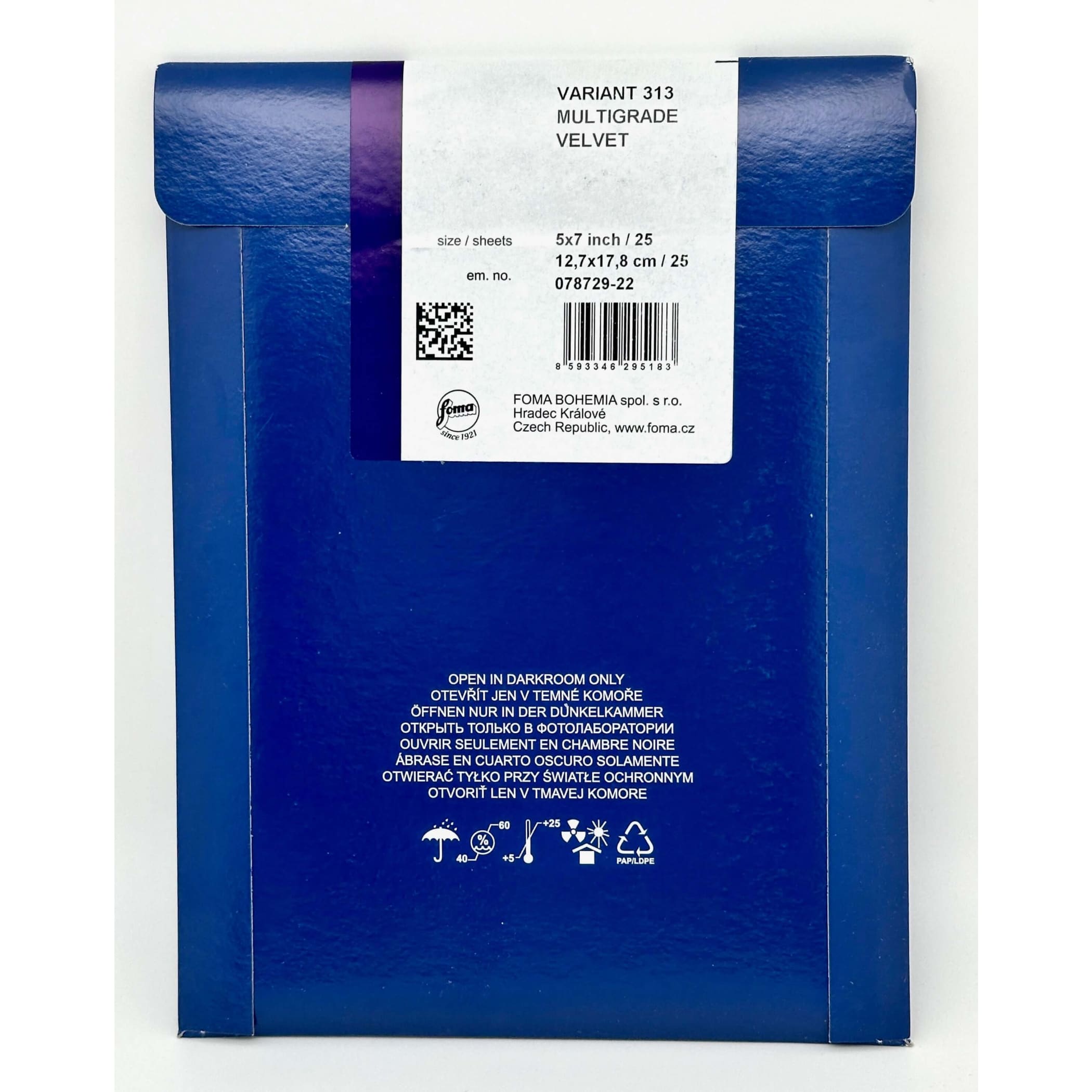 Blue rectangular box with a white label displaying product details for ’variant 313 multigrade velvet’ by foma bohemia.