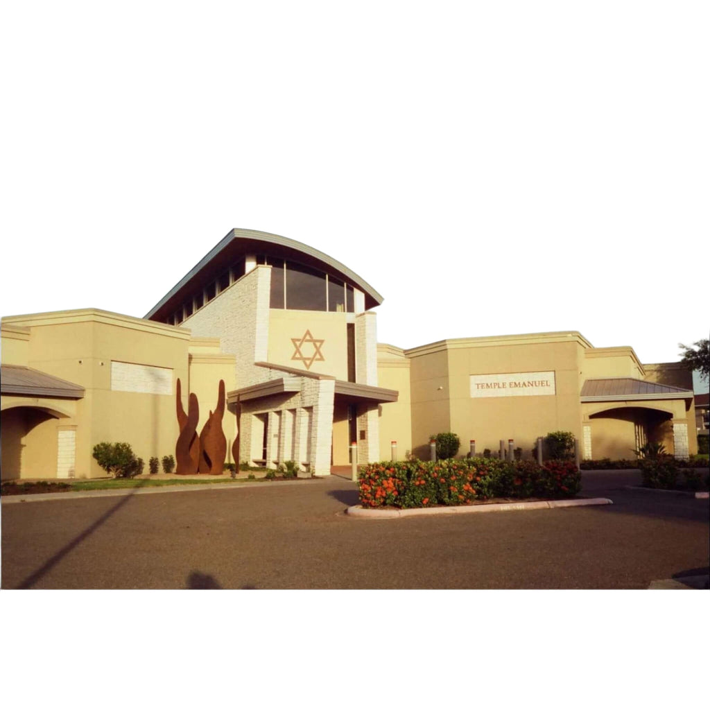 Beige stucco building with a star of david emblem and ’temple emanuel’ sign.