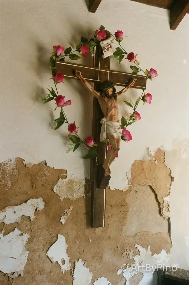 Wooden crucifix with Jesus figure, pink roses and green leaves, Texas view fullsize