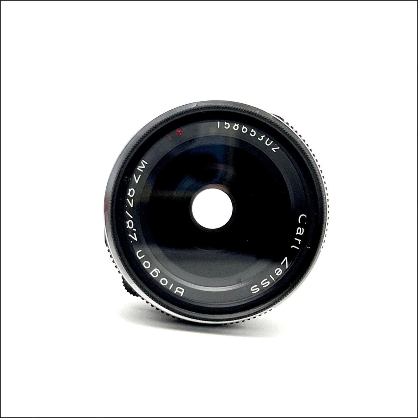 Carl Zeiss Biogon 28mm F2.8 T* vintage lens with clear glass and minimal cosmetic wear.
